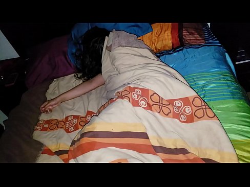 ❤️ Stiefzoon die zijn jonge stiefmoeder berispt terwijl ze slaapt. ❌ Porn video at us